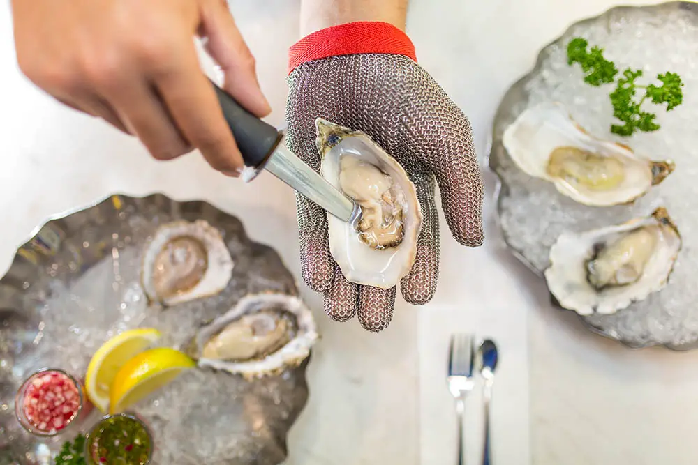 How to Shuck Oysters
